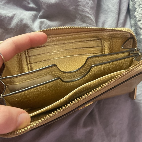 Michael Kors Wallet - GOLD - Picture 4 of 5